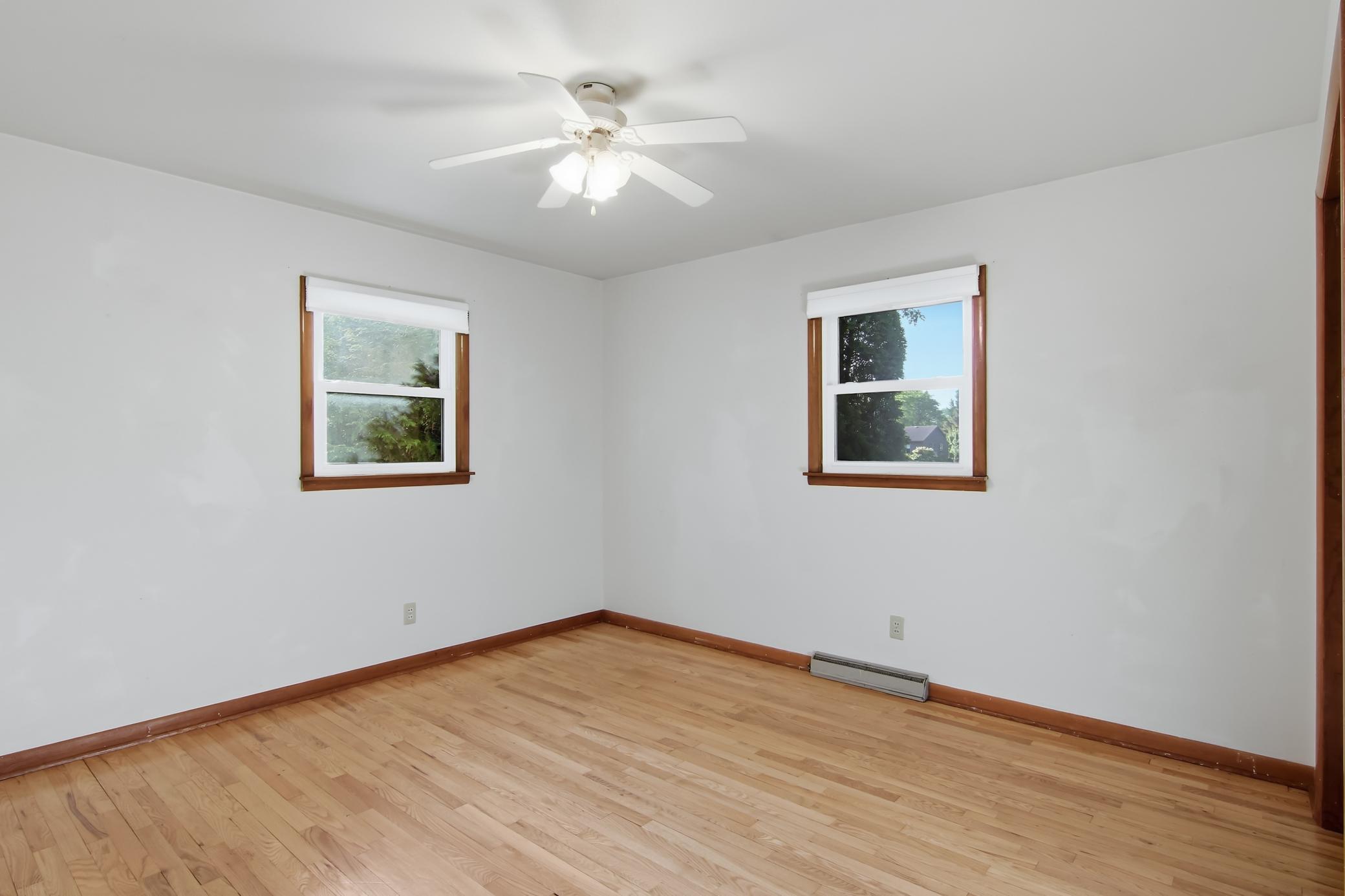 10-MainLevelBedroom-1-3-jpg.jpg