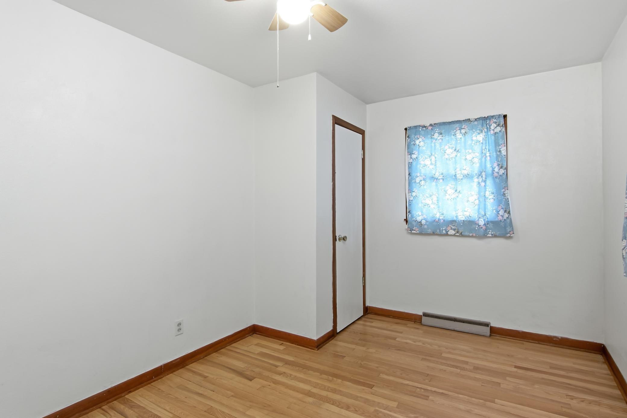 10-MainLevelBedroom-2-2-jpg.jpg
