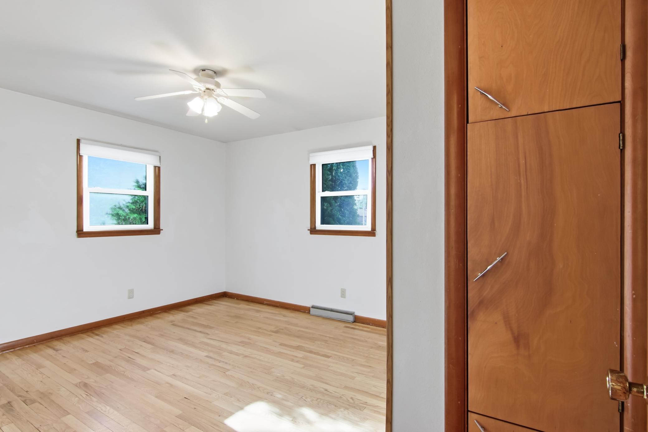 10-MainLevelBedroom-1-4-jpg.jpg