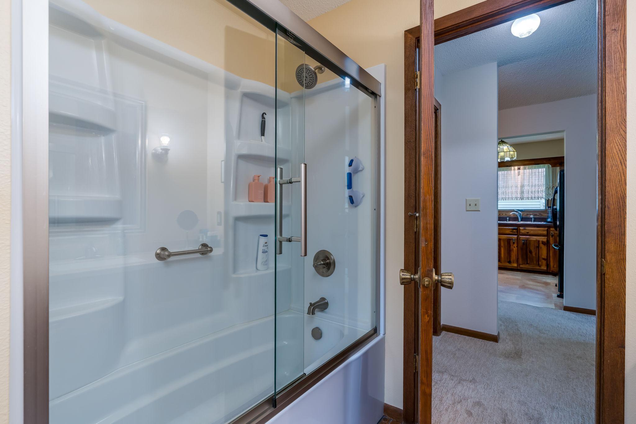 25-web-or-mls-314-meadow-woods-dr.jpg