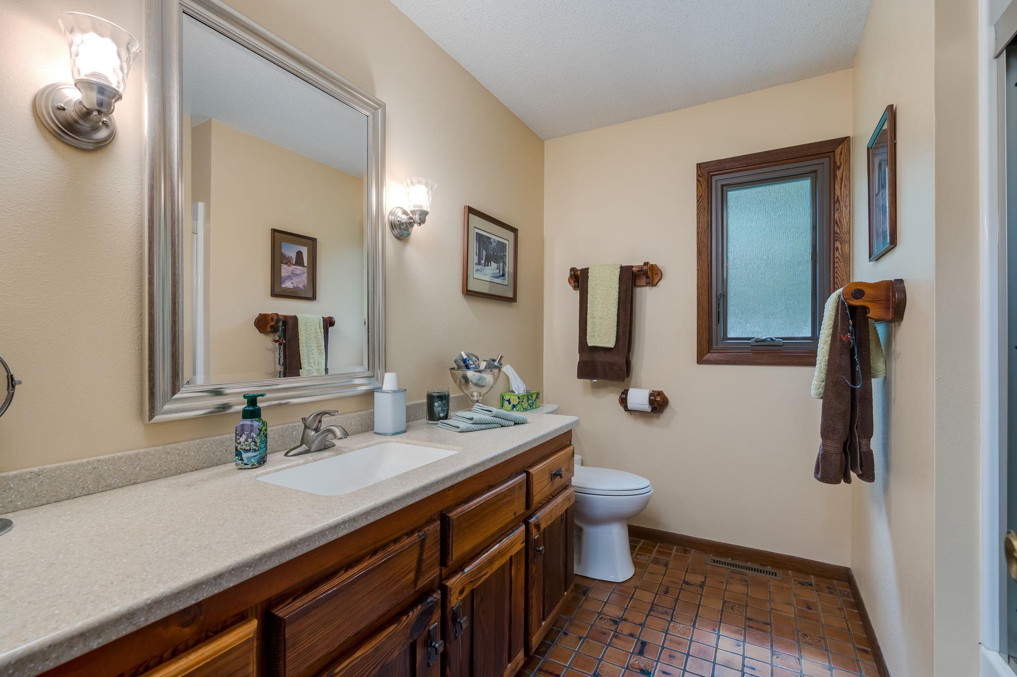 24-web-or-mls-314-meadow-woods-dr.jpg