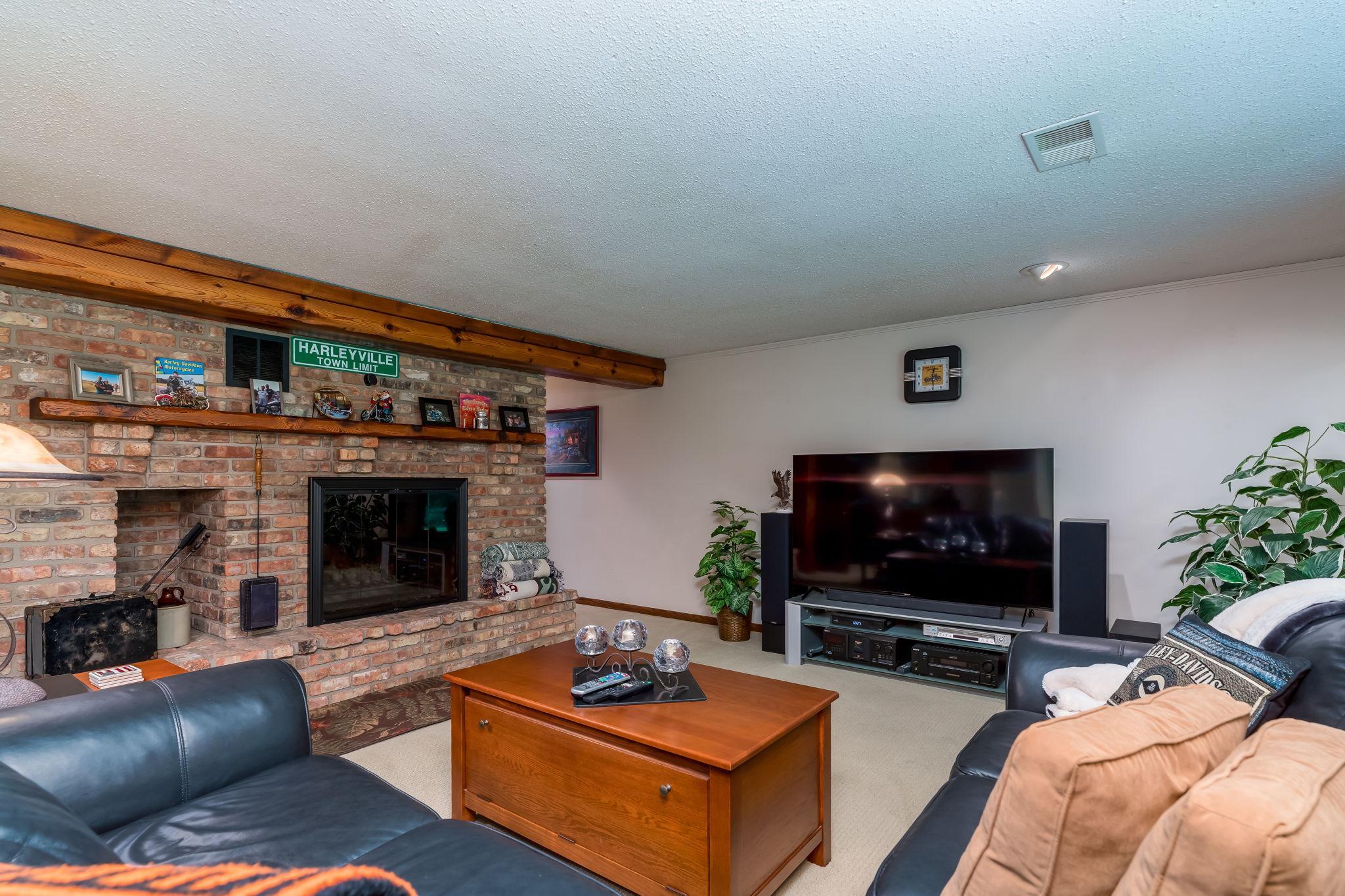 42-web-or-mls-314-meadow-woods-dr.jpg