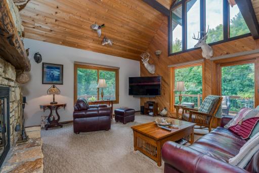 314 Meadow Woods Drive, Mankato, MN 56001