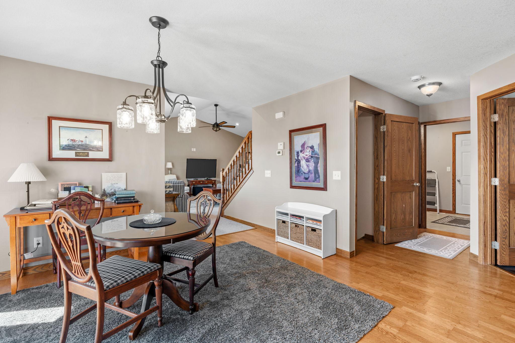22-web-or-mls-930 Aspen Cir-22.jpg