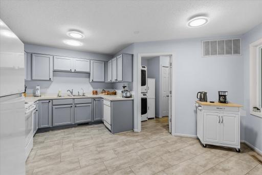 7856 Heinbuch Trail, Woodbury, MN 55125