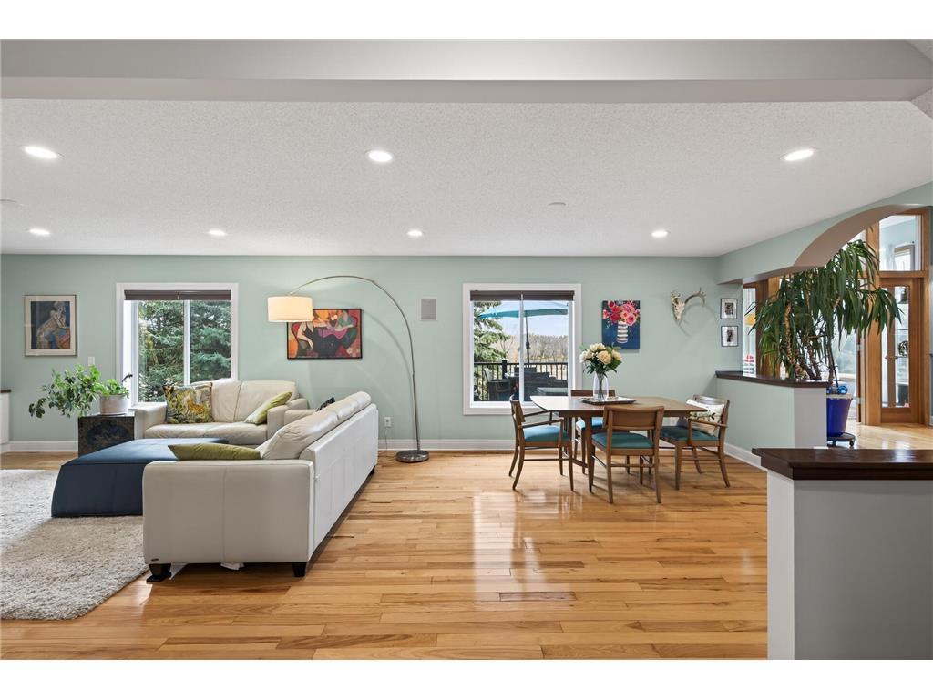 Dining area to living area