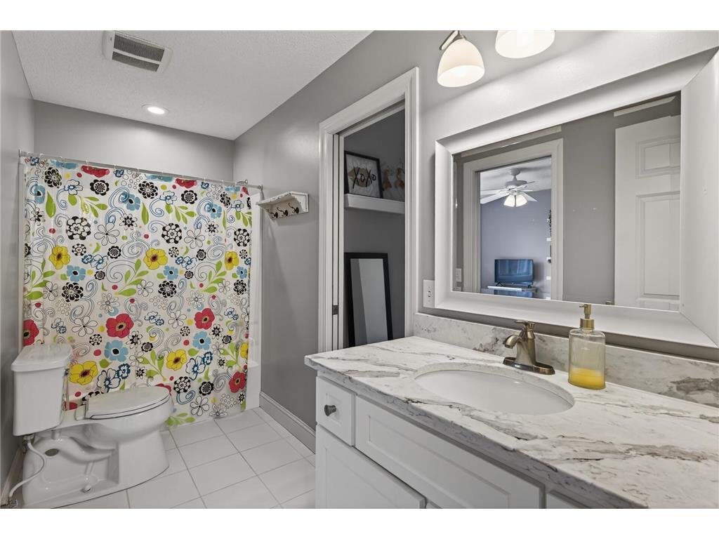 Full Jack & Jill bath