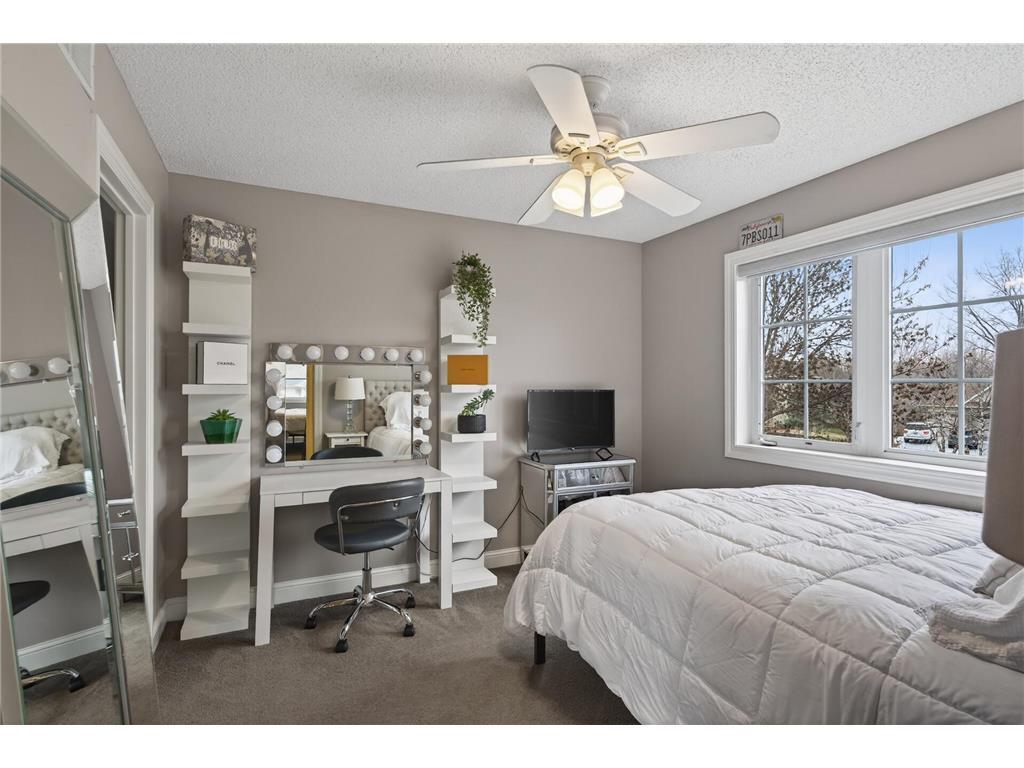 Upper bedroom 4 w/walk in closet