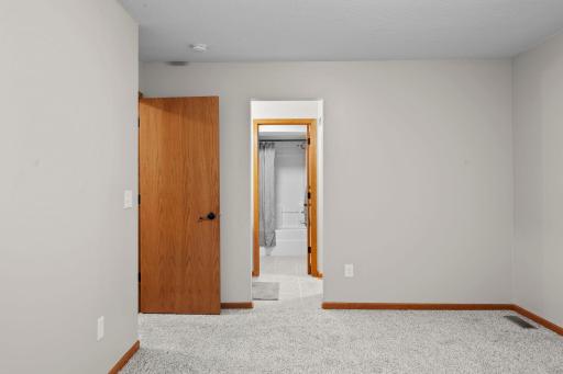 37-web-or-mls-8488 Powers Pl -179.jpg