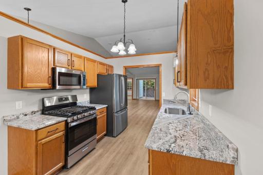 25-web-or-mls-8488 Powers Pl -84.jpg