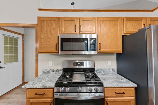 22-web-or-mls-8488 Powers Pl -69.jpg