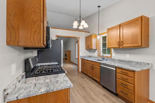 24-web-or-mls-8488 Powers Pl -79.jpg