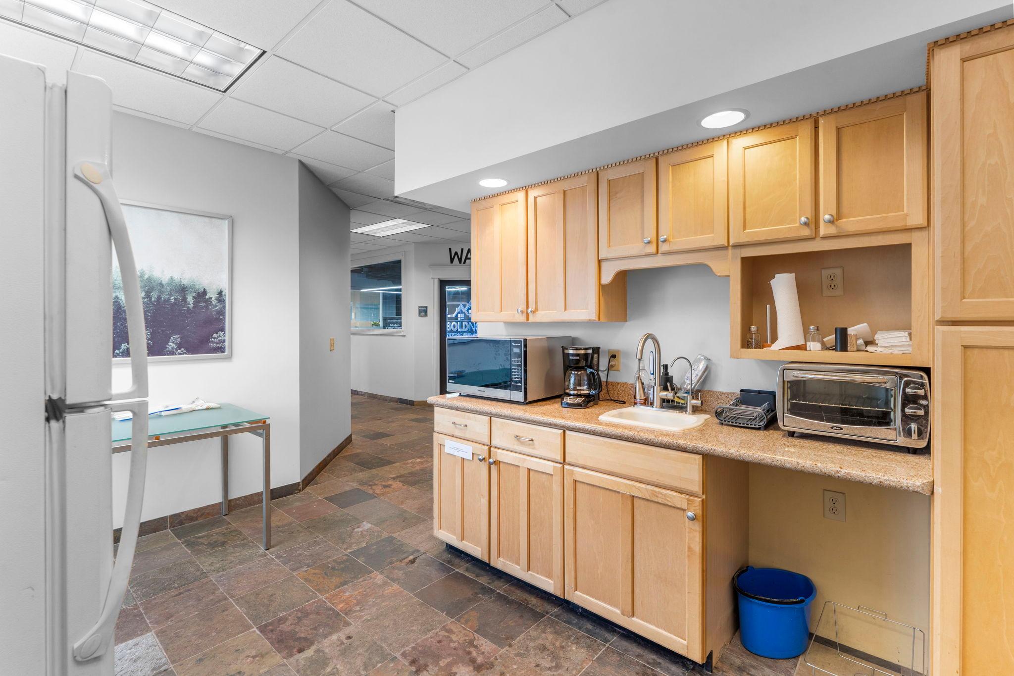 14-web-or-mls-1620 W 98th St-43.jpg