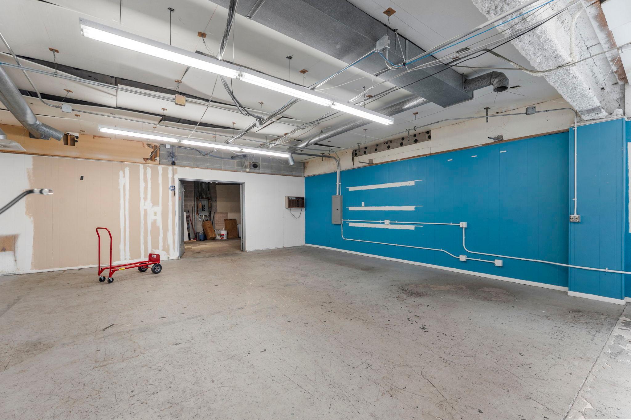 41-web-or-mls-1620 W 98th St-178.jpg