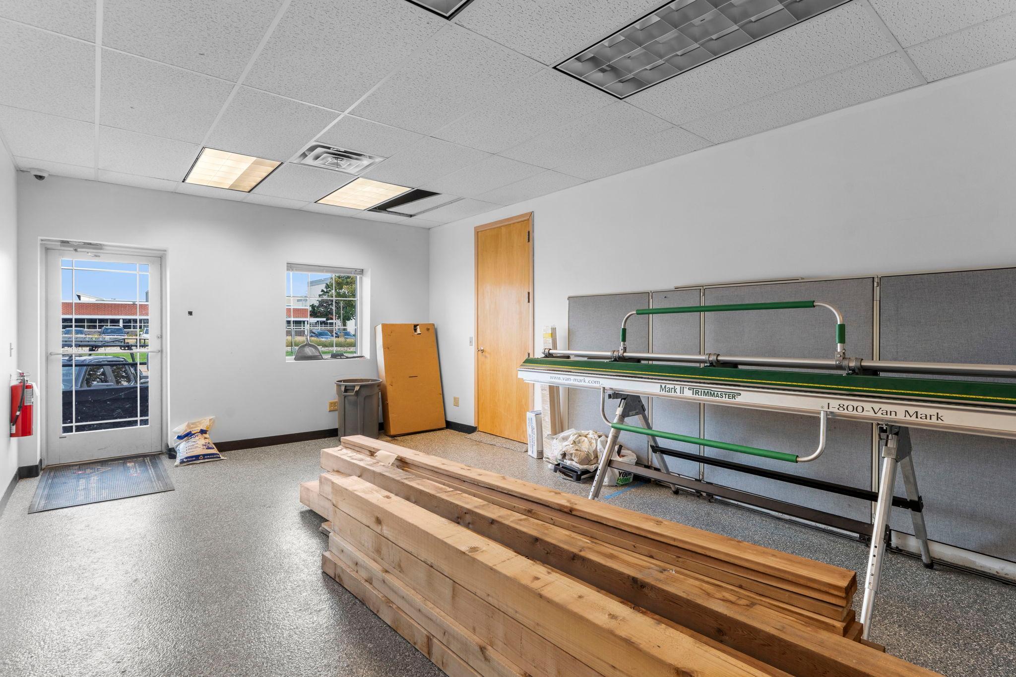 22-web-or-mls-1620 W 98th St-83.jpg
