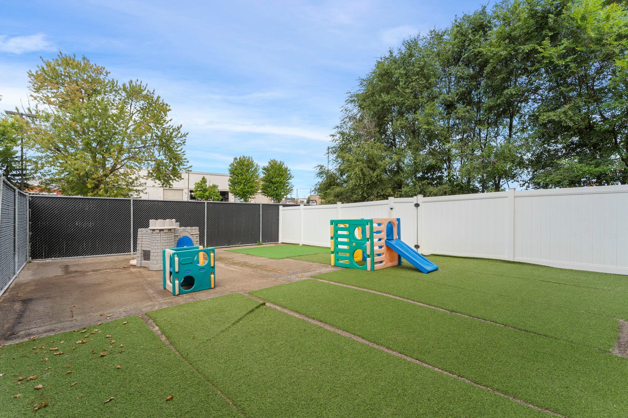 103-web-or-mls-1620 W 98th St-443.jpg