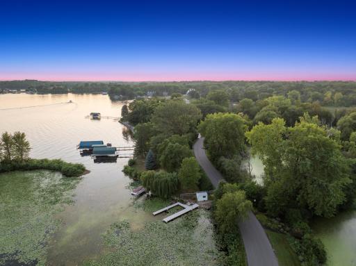 Lakefront provides deeded access to the inlet off Browns Bay.