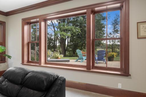 A picture window offers a captivating view of the fire pit, extending the family room’s inviting atmosphere to the outdoors.