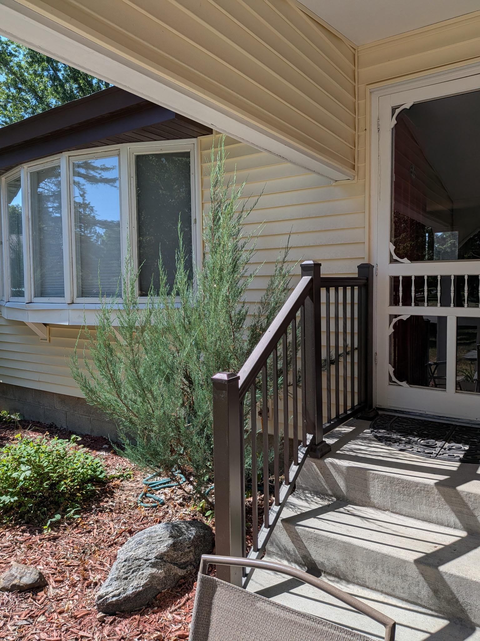 entry w landscaping