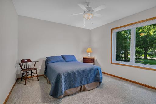 Comfortable secpond Bedroom