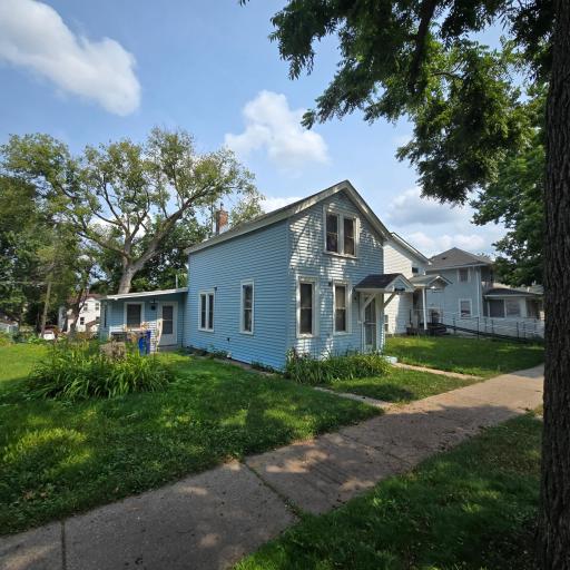 1025 Mclean Ave E.