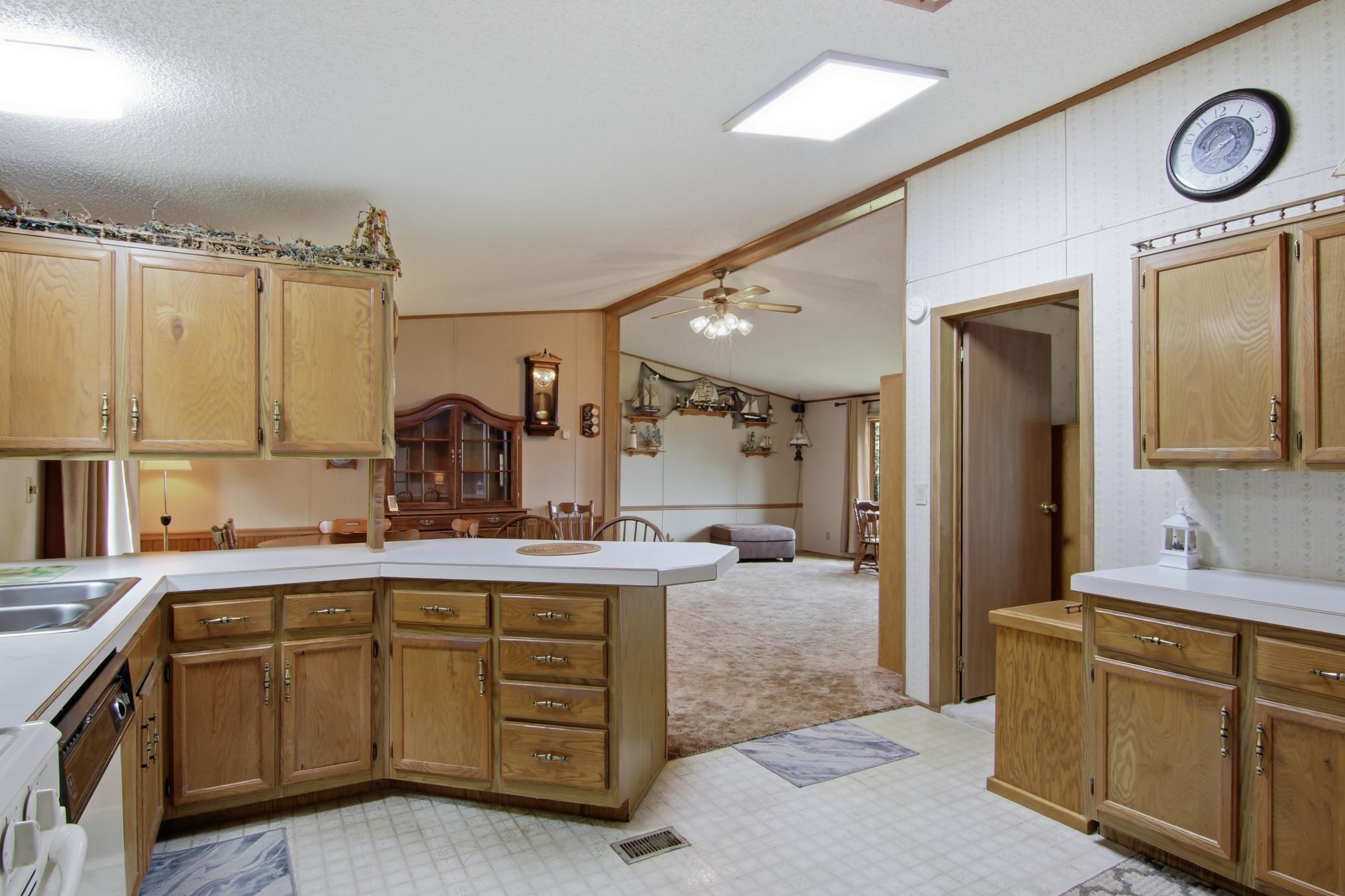 03-Kitchen-1-jpg.jpg