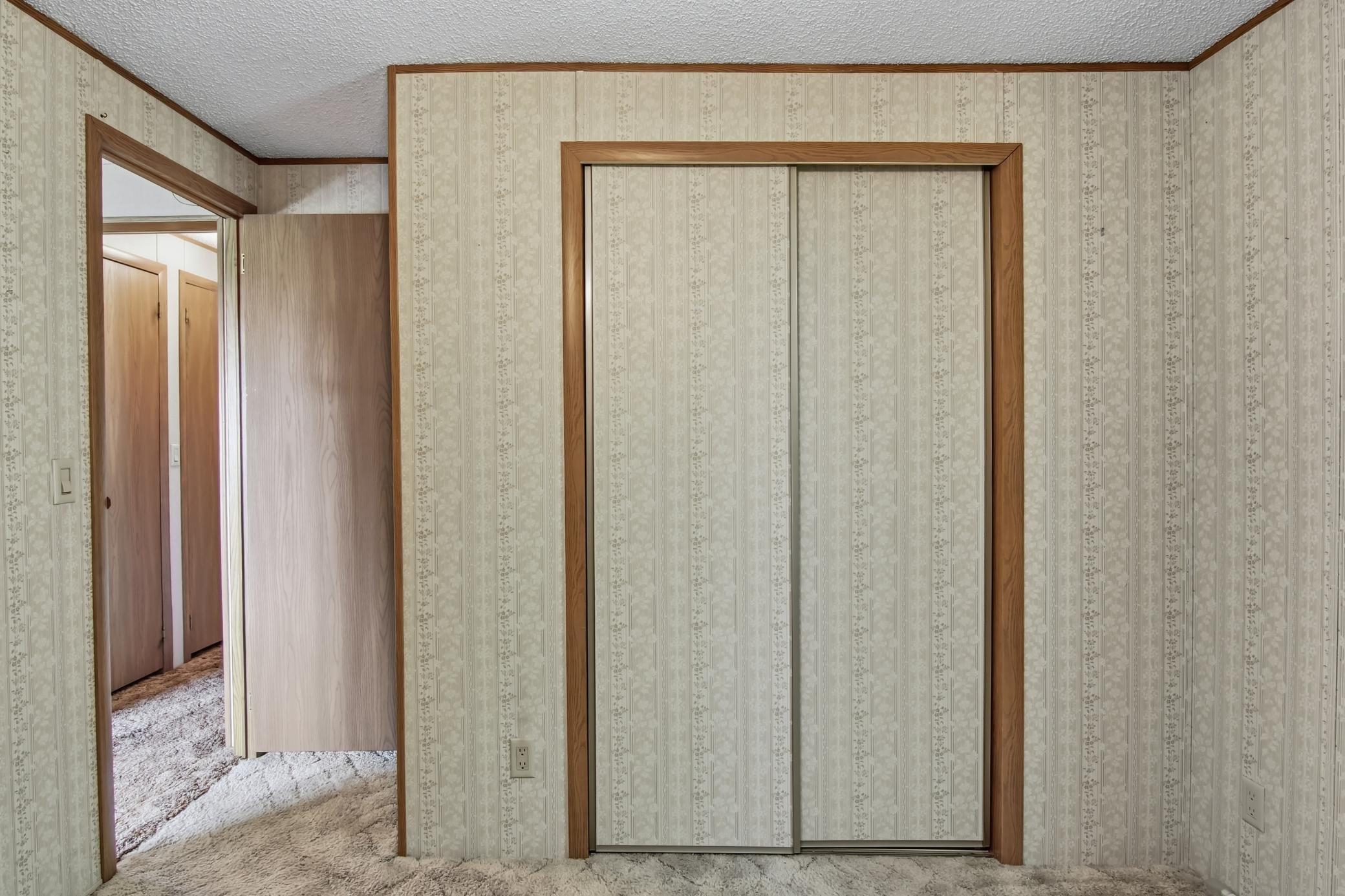 10-MainLevelBedroom-2-2-jpg.jpg