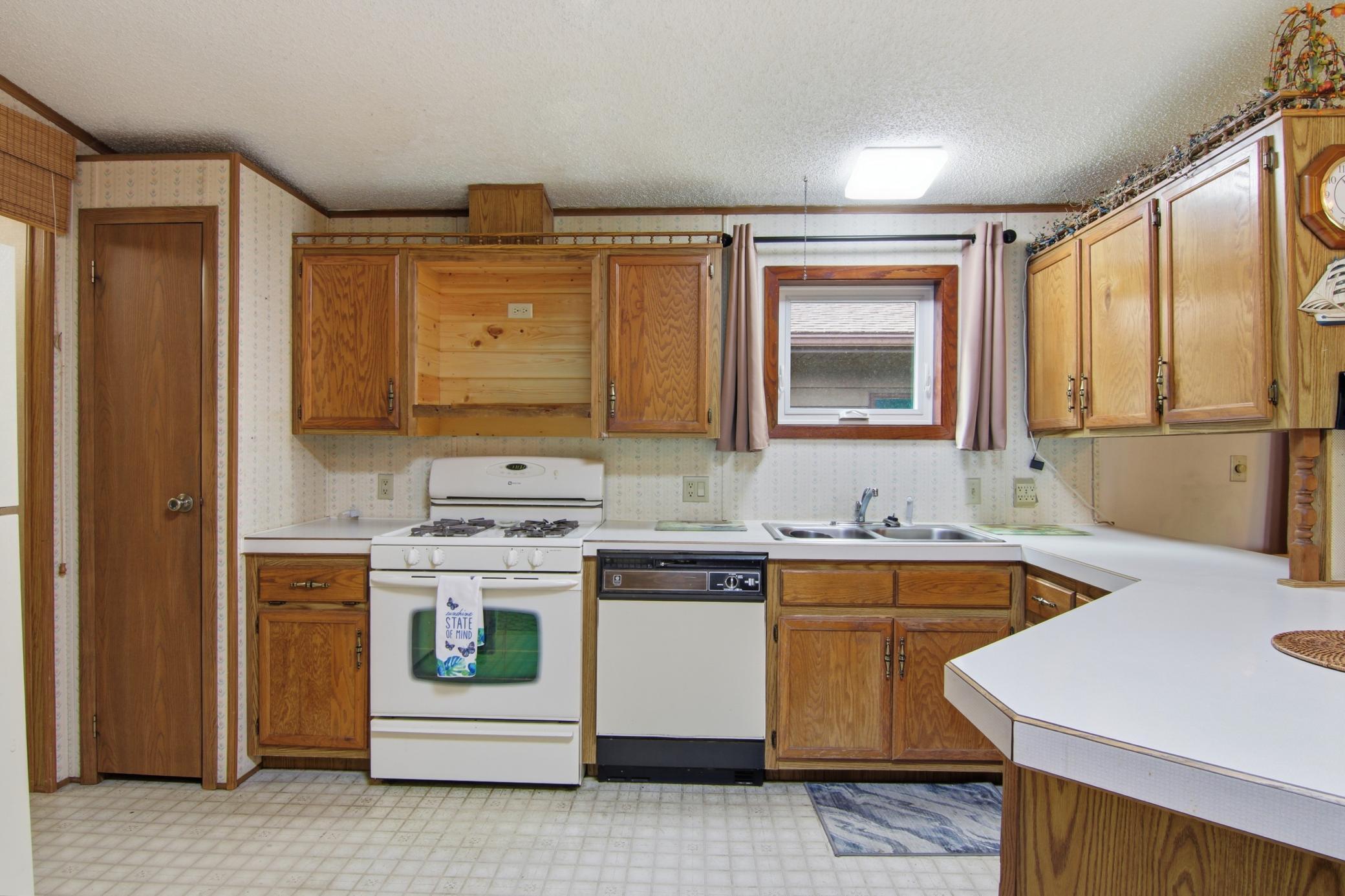 03-Kitchen-2-jpg.jpg