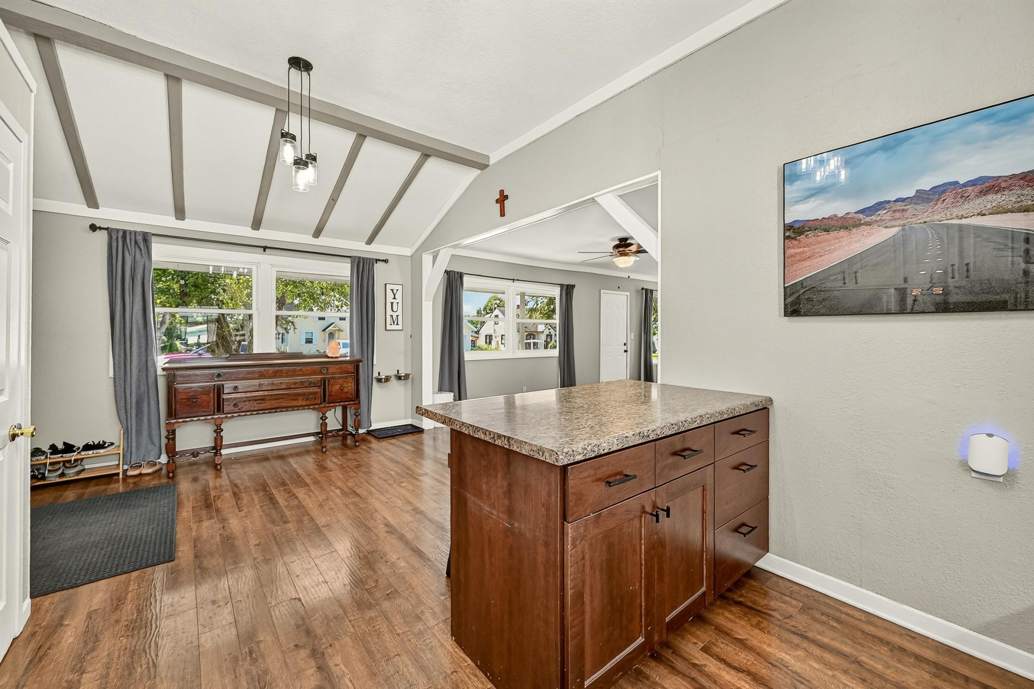 kitchen dining.jpg