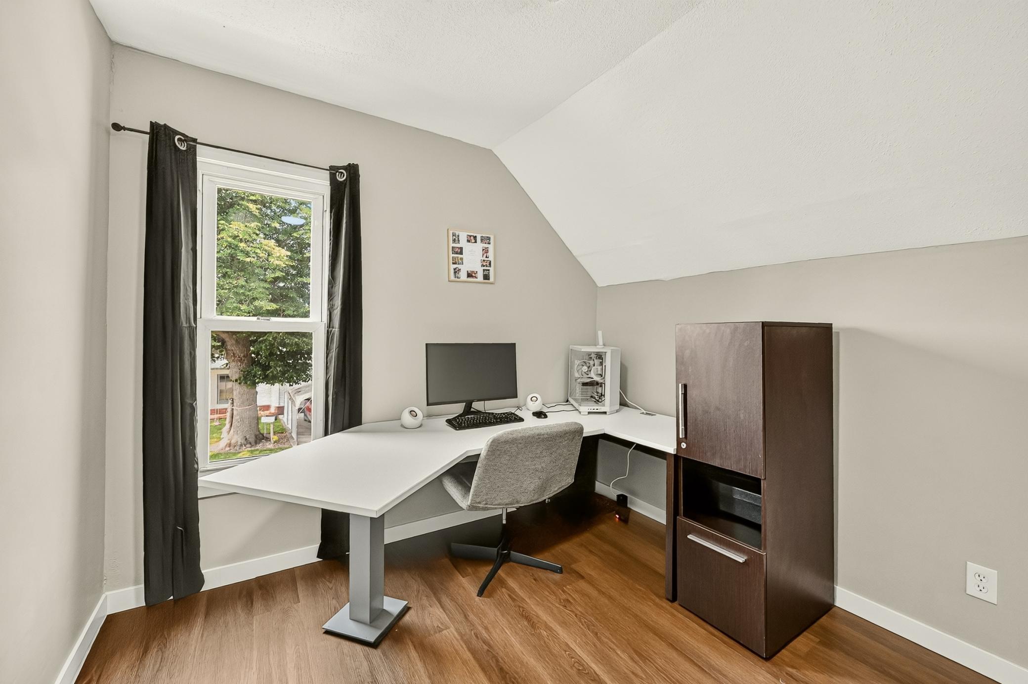 2nd bedroom