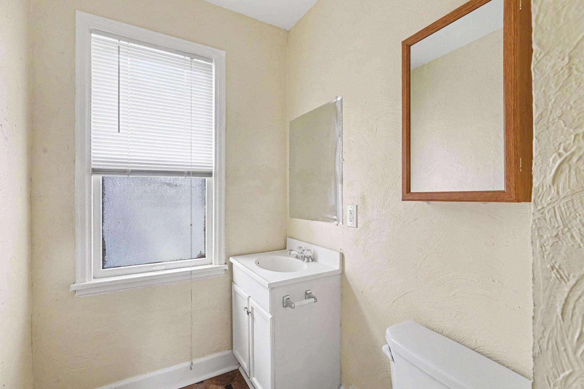 1/2 Bath