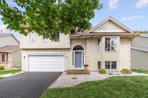 8632 Seasons Court, Woodbury, MN 55125