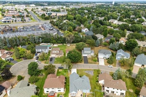 Aerial view of the surrounding Woodbury neighborhood and nearby amenities.