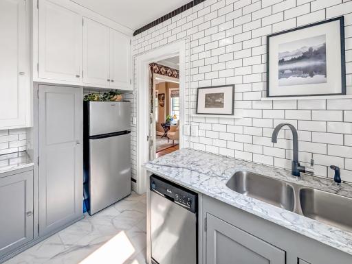 And stainless steel appliances!