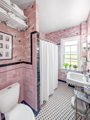 Full bathroom with vintage charm!