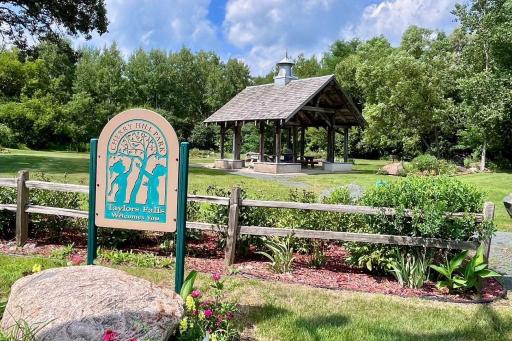 Charming & beautiful Taylors Falls is right nearby!