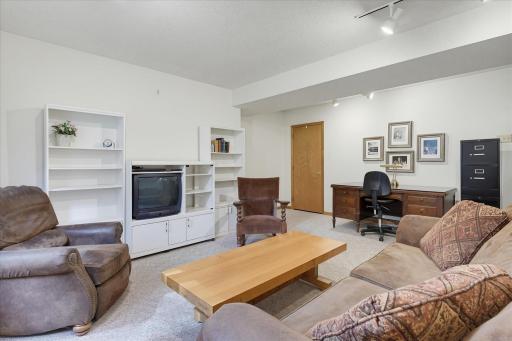 1900 Victoria Road S, J, Mendota Heights, MN 55118