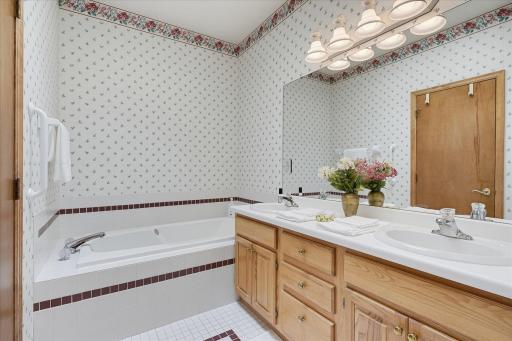 1900 Victoria Road S, J, Mendota Heights, MN 55118