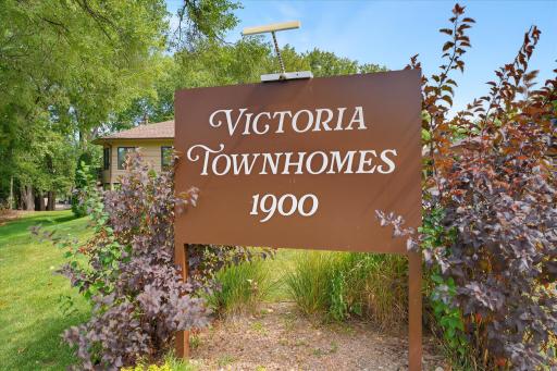 1900 Victoria Road S, J, Mendota Heights, MN 55118
