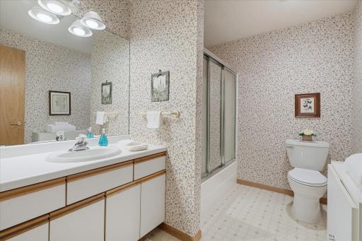1900 Victoria Road S, J, Mendota Heights, MN 55118