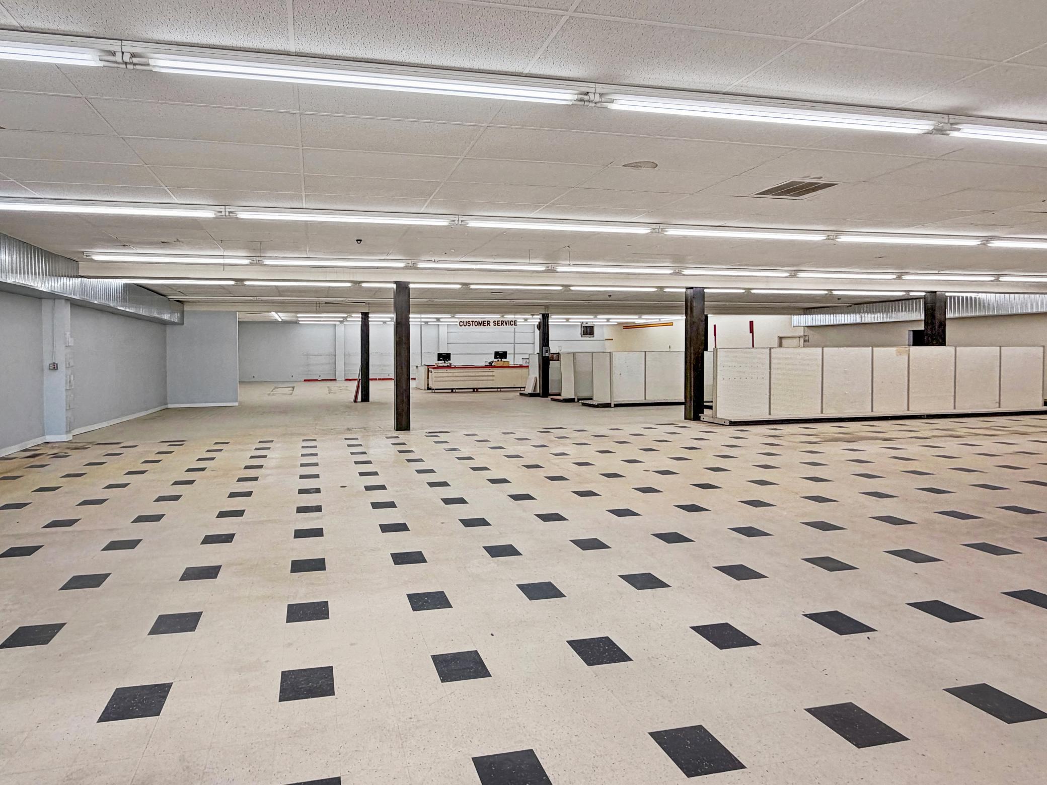 Expansive display area and showroom