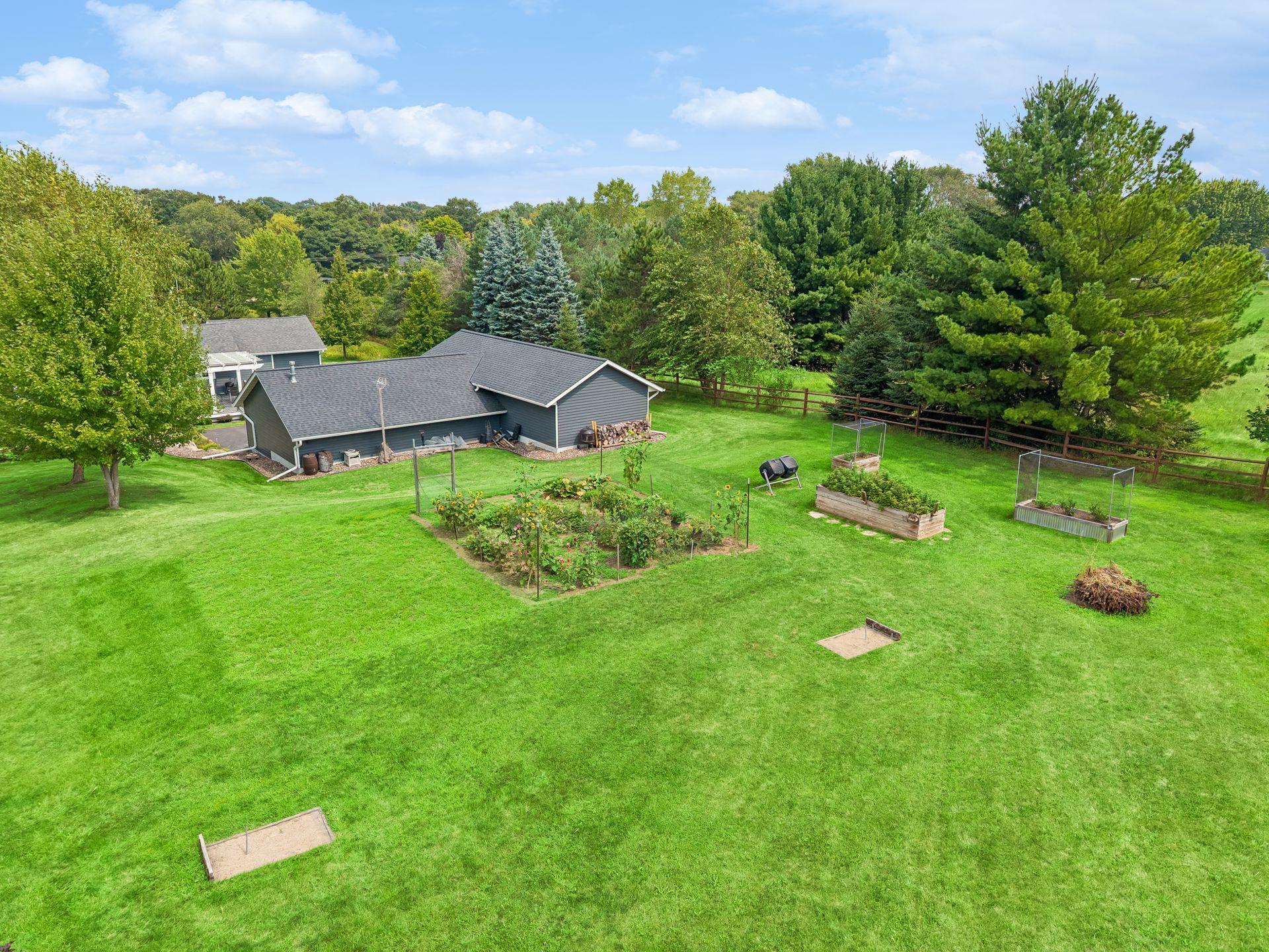 Gather with company, stretch out on the lawn, or challenge someone to a game of horseshoes. The spacious lawn and mature trees create a fantastic outdoor setting!