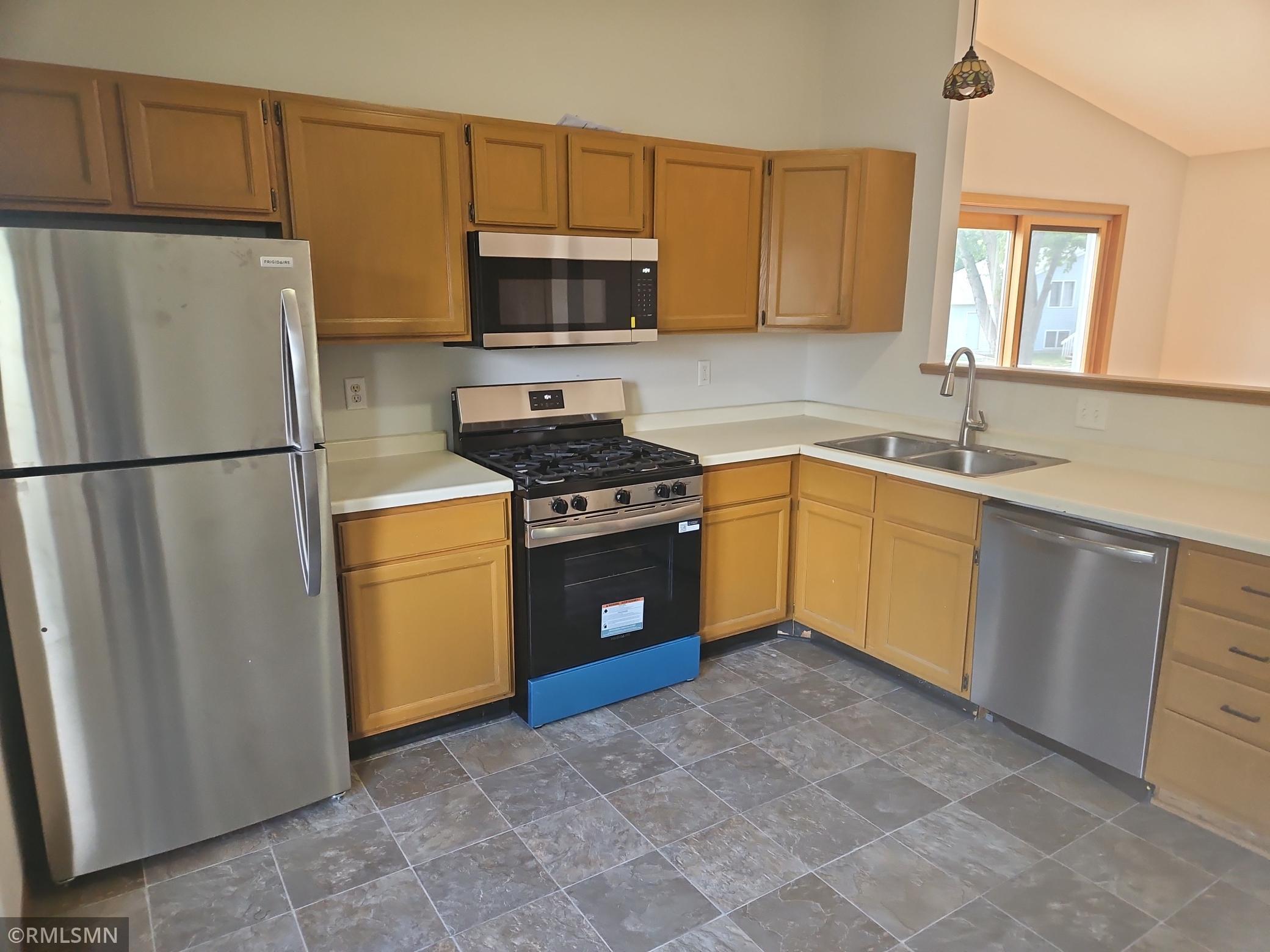 kitchen 2.jpg