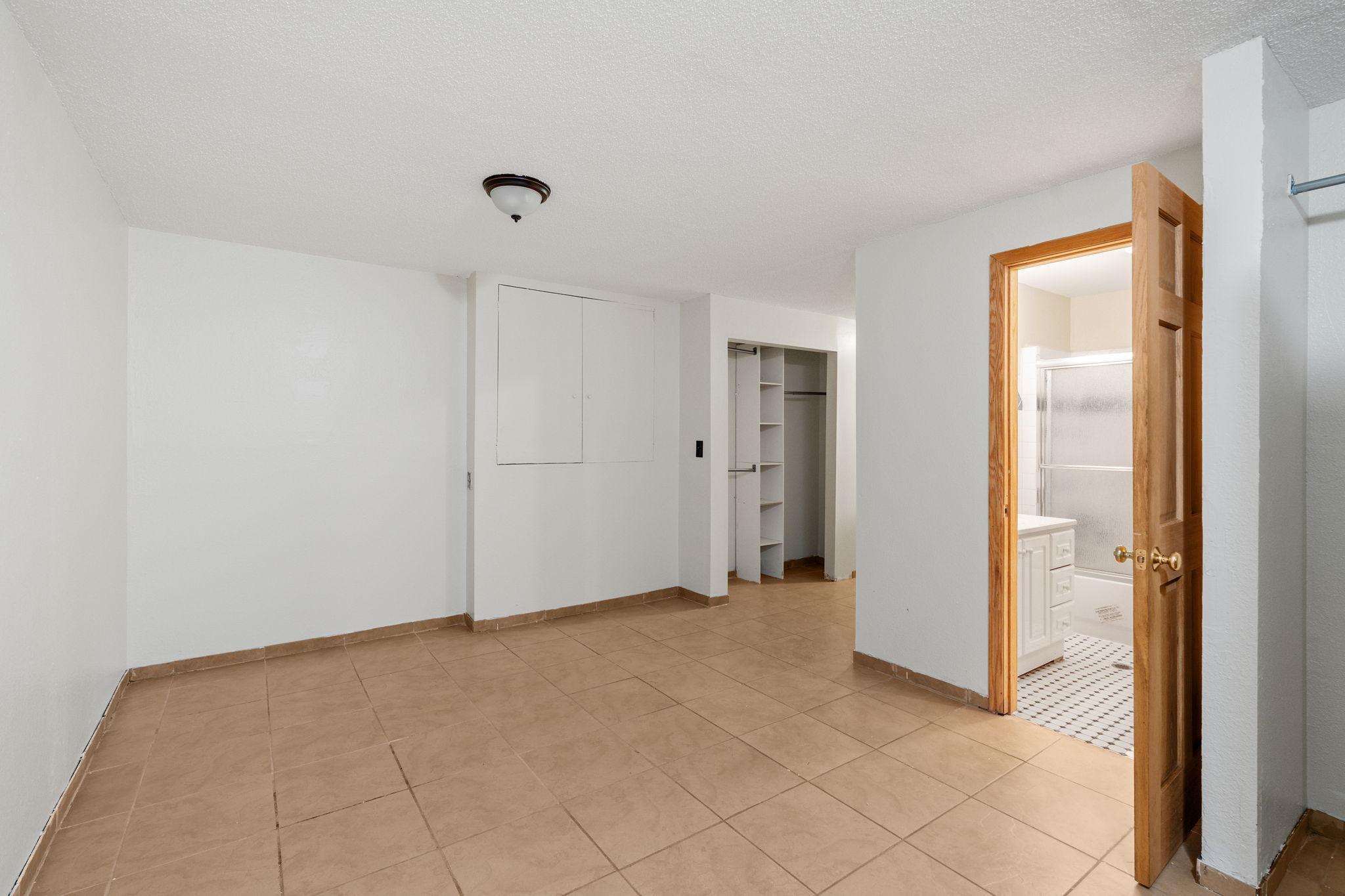 45-web-or-mls-16321 Iresfeld Ave-45.jpg