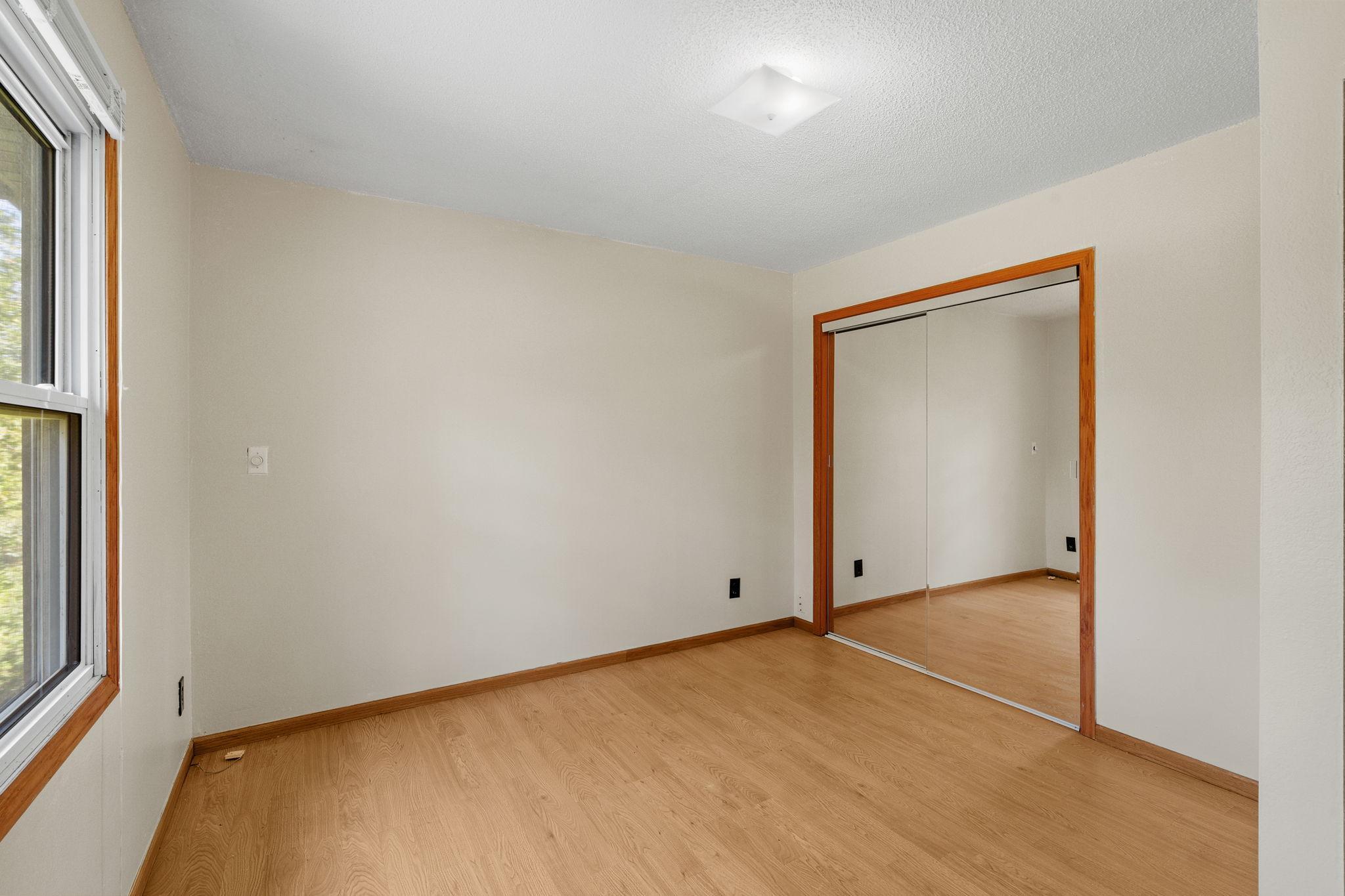 36-web-or-mls-16321 Iresfeld Ave-36.jpg