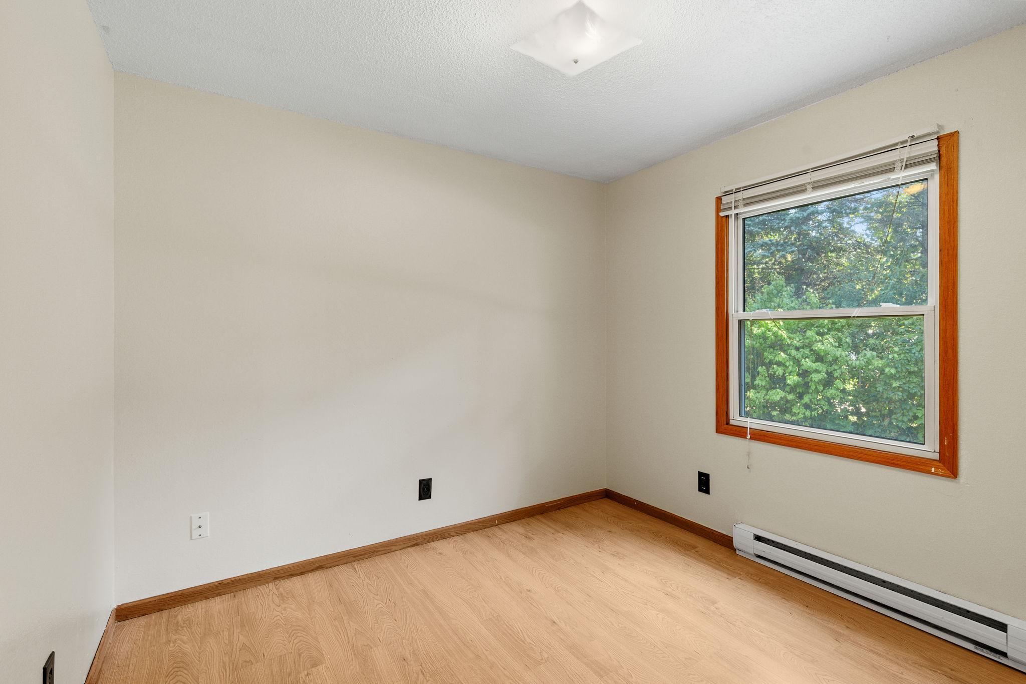 34-web-or-mls-16321 Iresfeld Ave-34.jpg