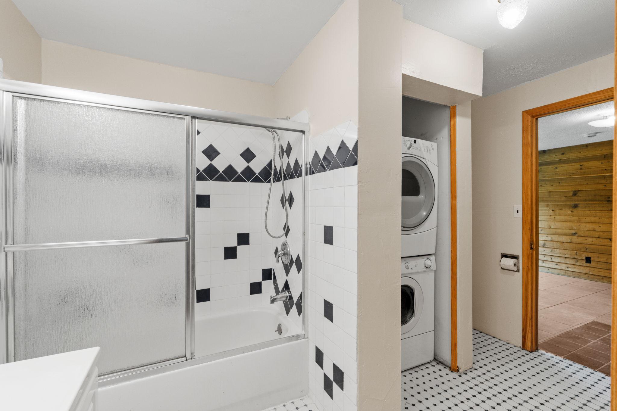 49-web-or-mls-16321 Iresfeld Ave-49.jpg