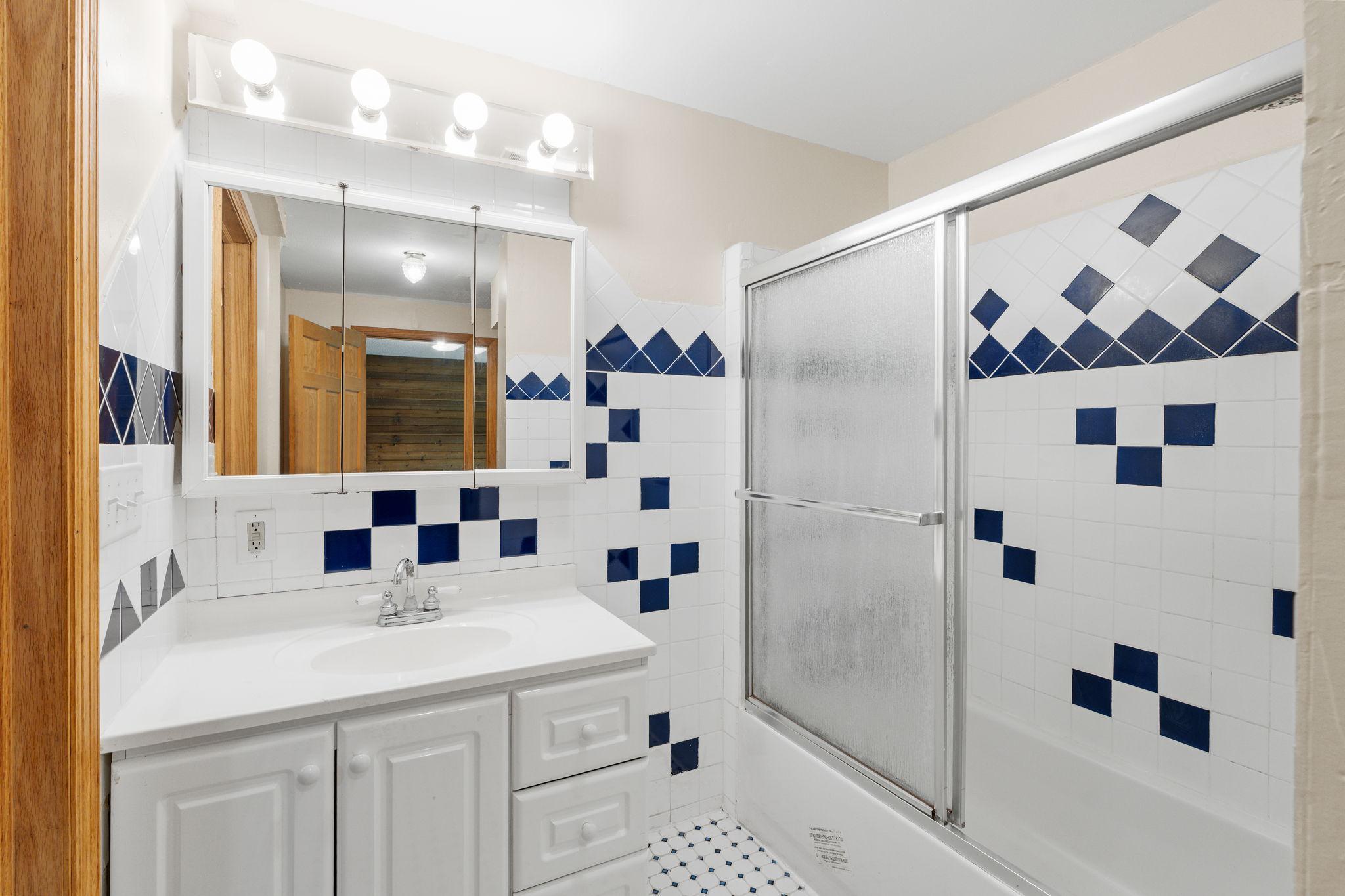 51-web-or-mls-16321 Iresfeld Ave-51.jpg
