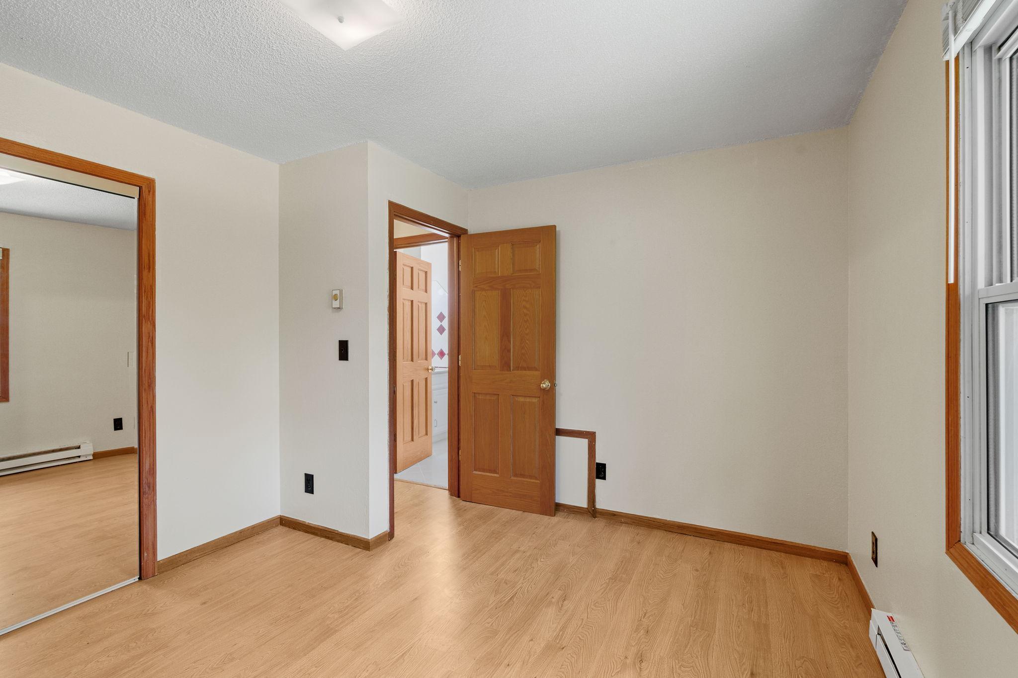 37-web-or-mls-16321 Iresfeld Ave-37.jpg