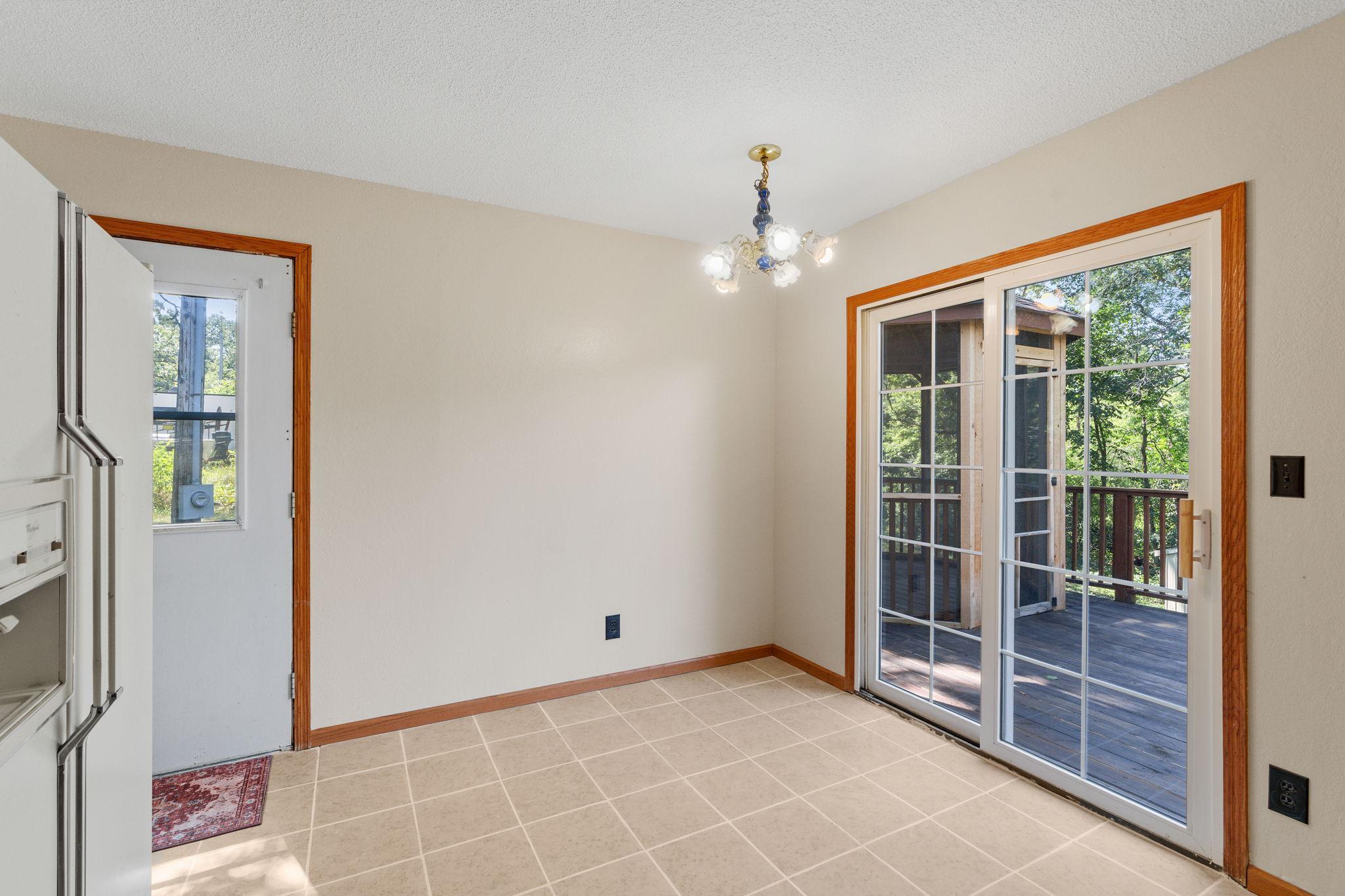 32-web-or-mls-16321 Iresfeld Ave-32.jpg